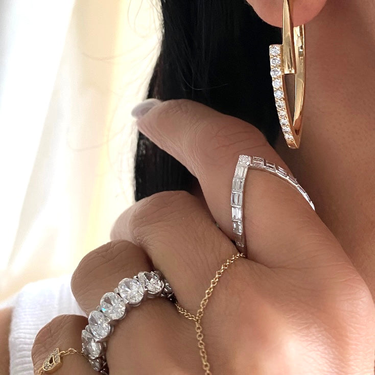 18KT Gold Baguette Diamond V Ring