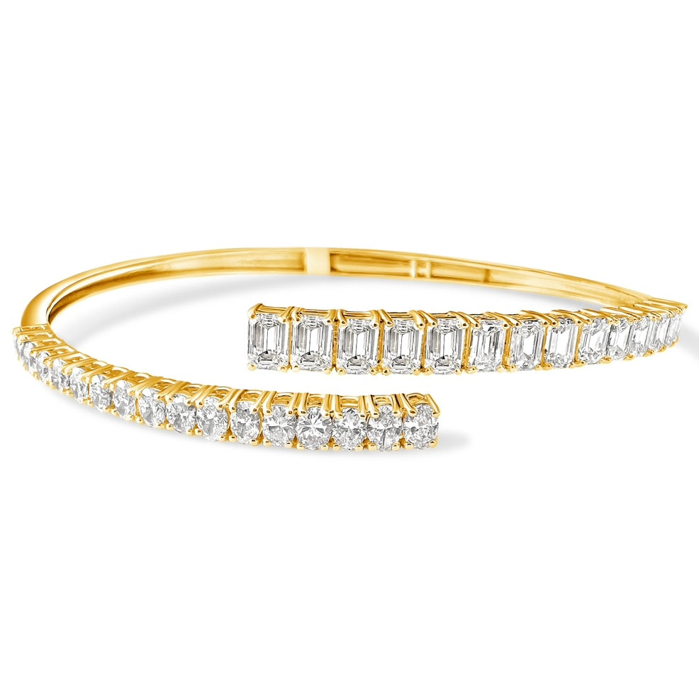 
                
                    Load image into Gallery viewer, 14KT Gold Diamond Luxe Emerald and Oval cut Diamonds Bangle Bracelet
                
            