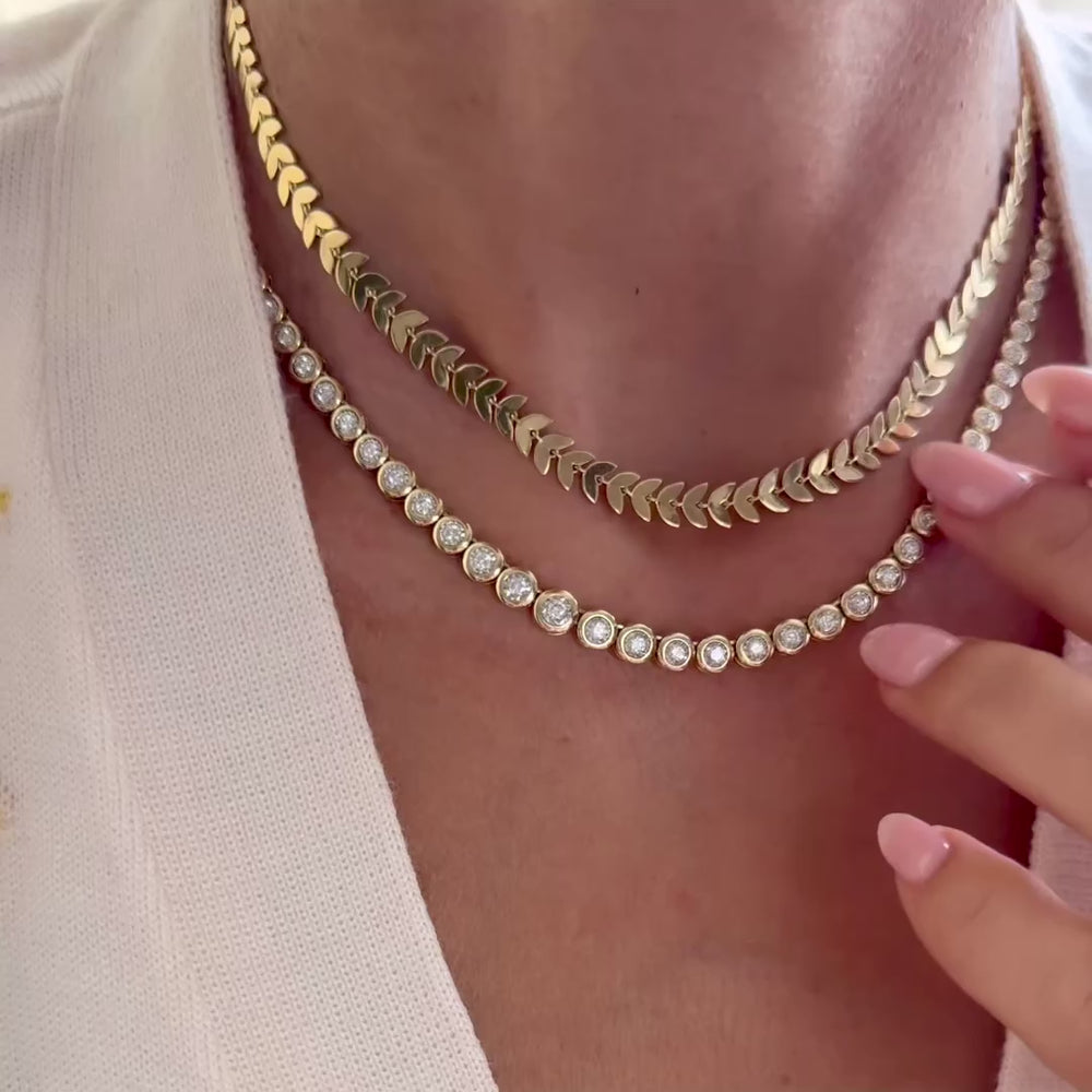 
                
                    Load and play video in Gallery viewer, 14KT Gold Fluid Leaf Necklace
                
            
